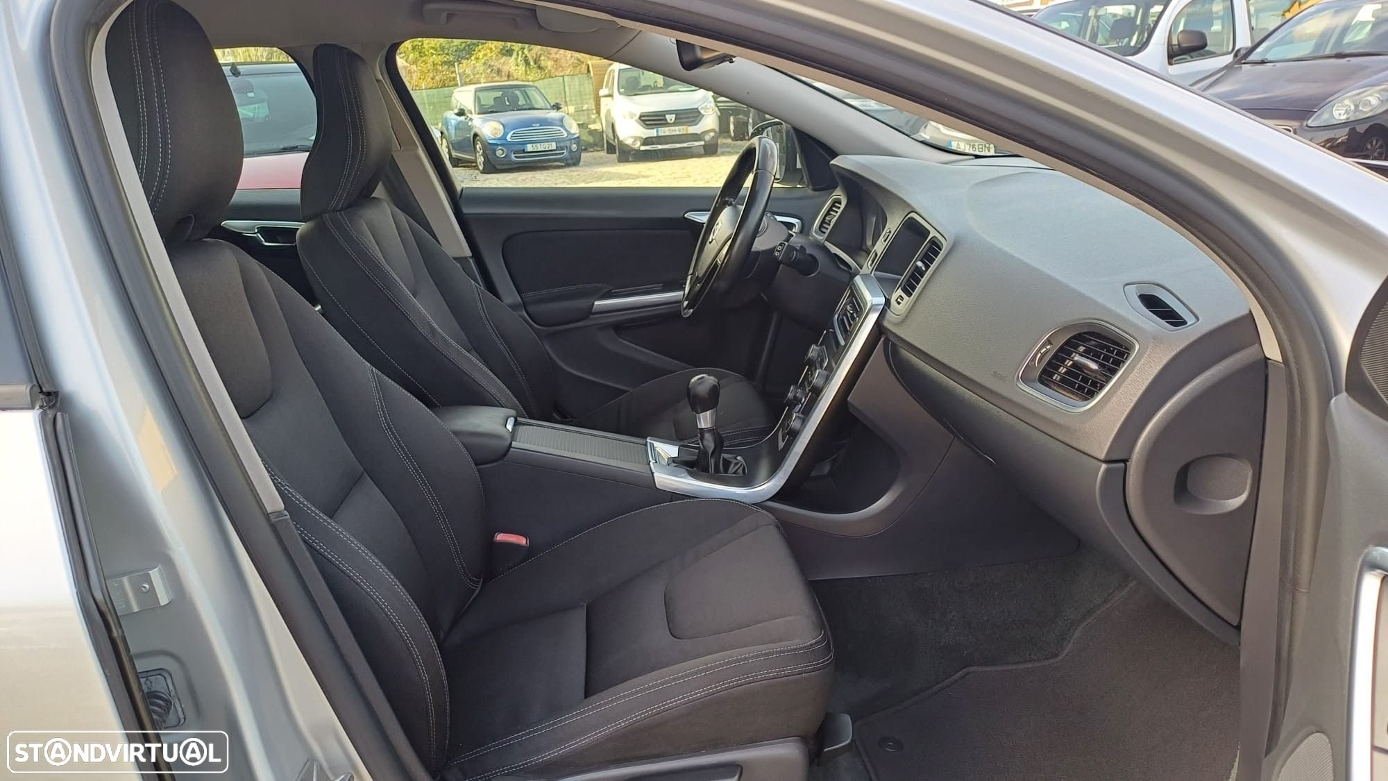 Volvo V60 2.0 D4 Kinetic - 11