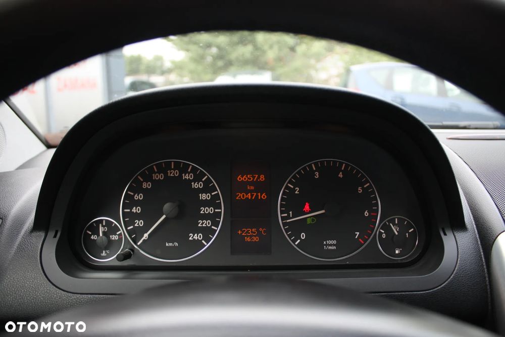 Mercedes-Benz Klasa A 160 BlueEFFICIENCY Elegance - 17