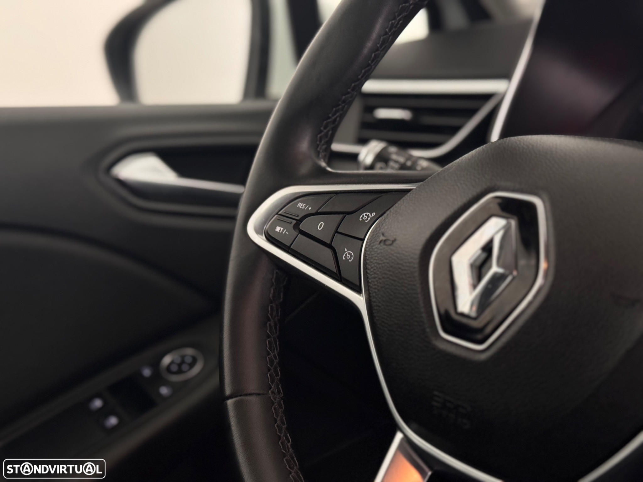 Renault Clio 1.0 TCe Evolution - 4
