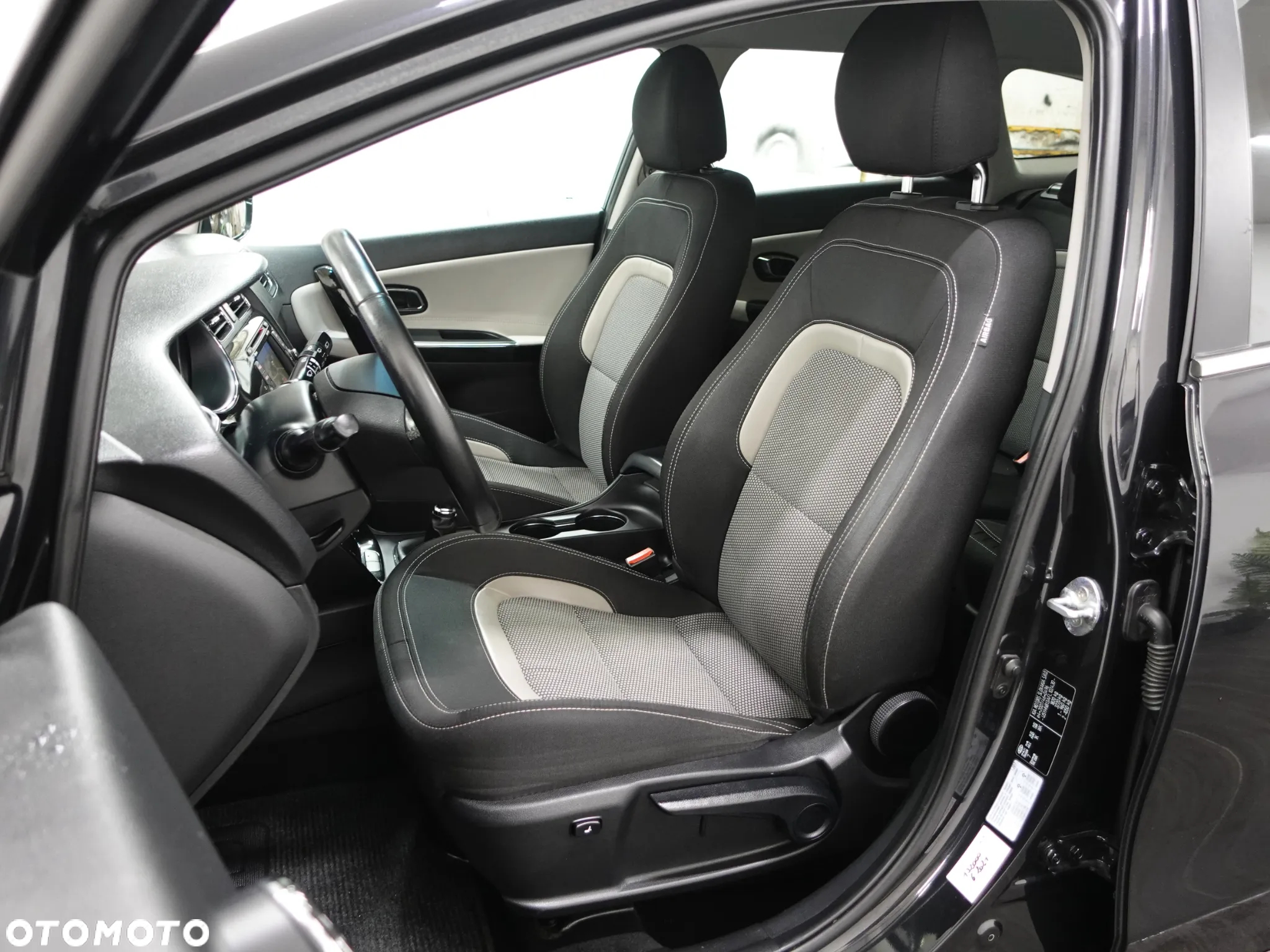 Kia Ceed 1.6 GDI ISG SW Spirit - 24