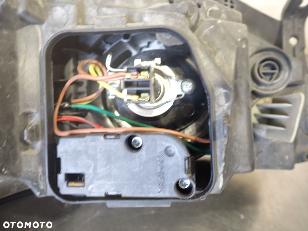 LAMPA LEWA PRZEDNIA SOCZEWKA OPEL CORSA-C 1.0 - 7