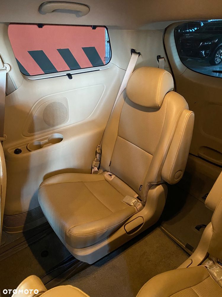 Kia Carnival - 29