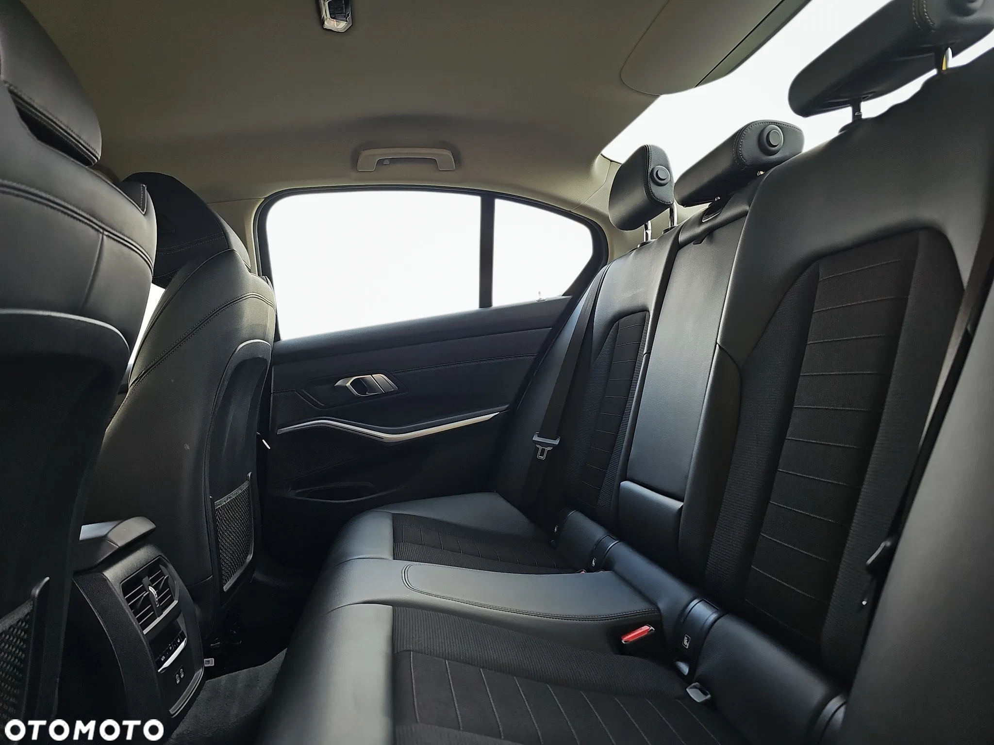 BMW Seria 3 318d MHEV Sport Line - 14