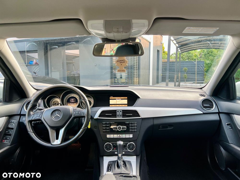 Mercedes-Benz Klasa C 220 CDI BlueEff 4-Matic Avantgarde - 30