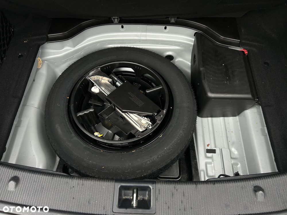Mercedes-Benz Klasa C 180 BlueEFFICIENCY 7G-TRONIC Avantgarde - 34
