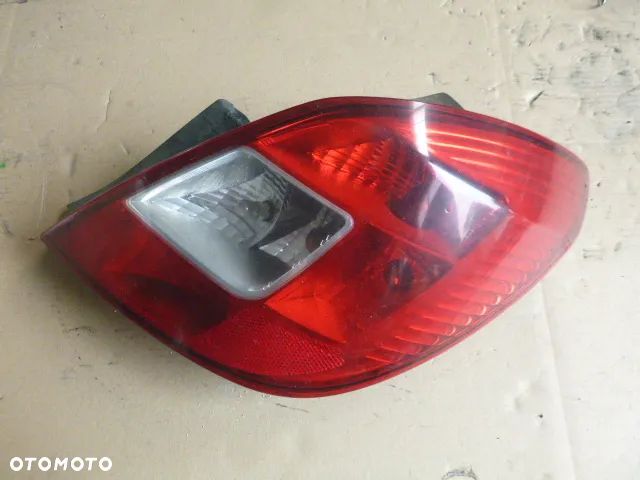 LAMPA PRAWY TYŁ PRAWA TYLNA OPEL CORSA D - 1