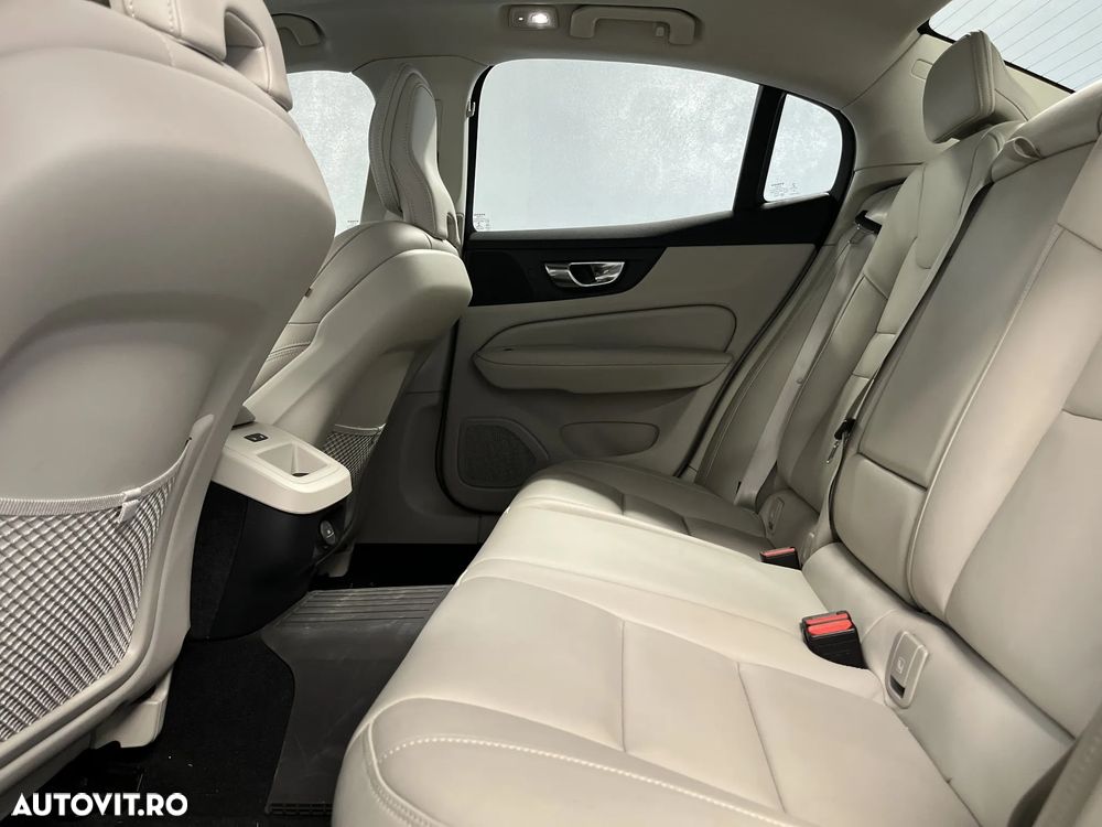 Volvo S60 B4 MHEV AT Plus Dark - 11