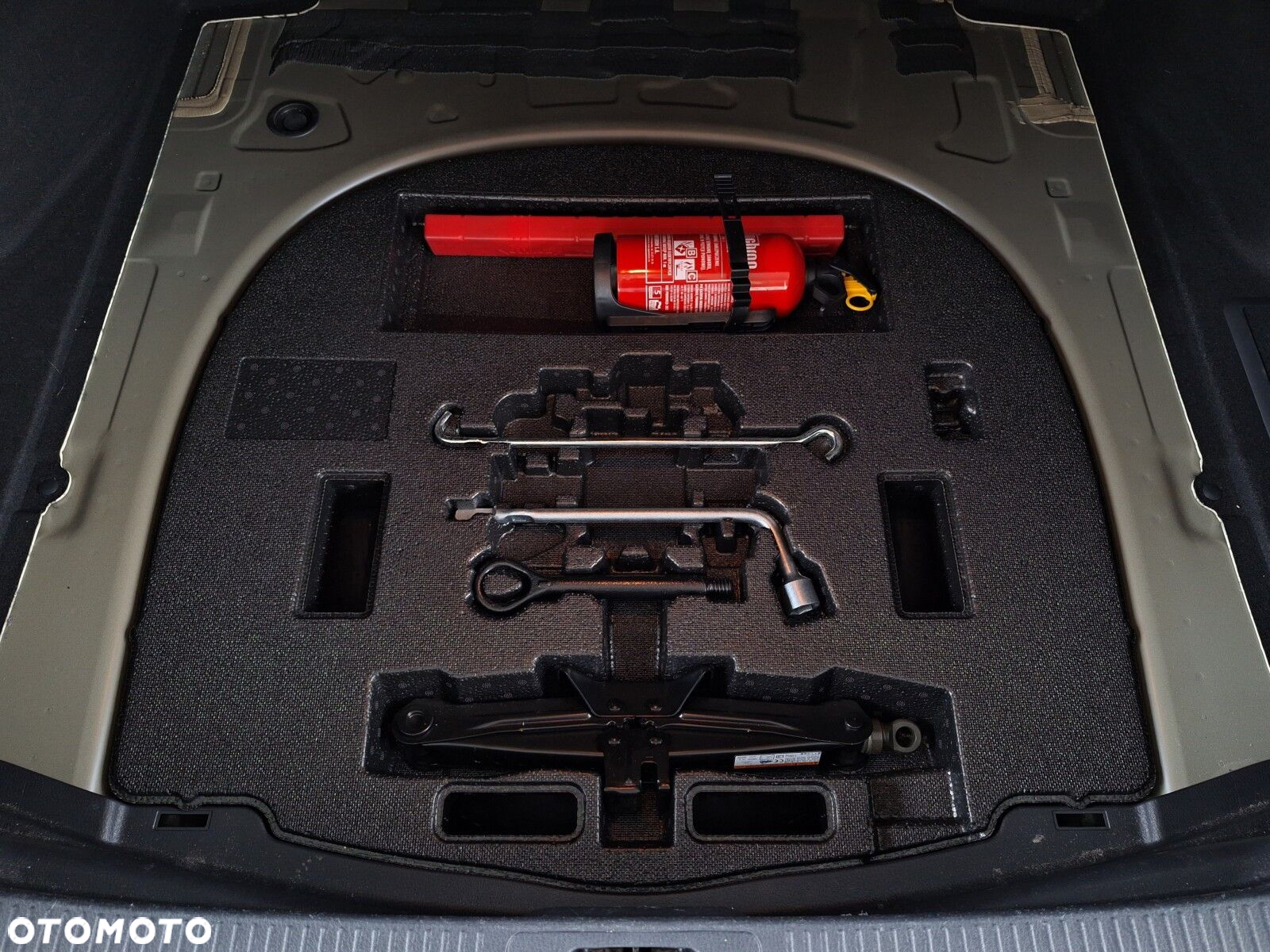 Toyota Camry 2.5 Hybrid Executive CVT - 39