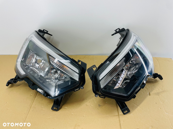 Lampa lewa prawa Renault Master IV 4