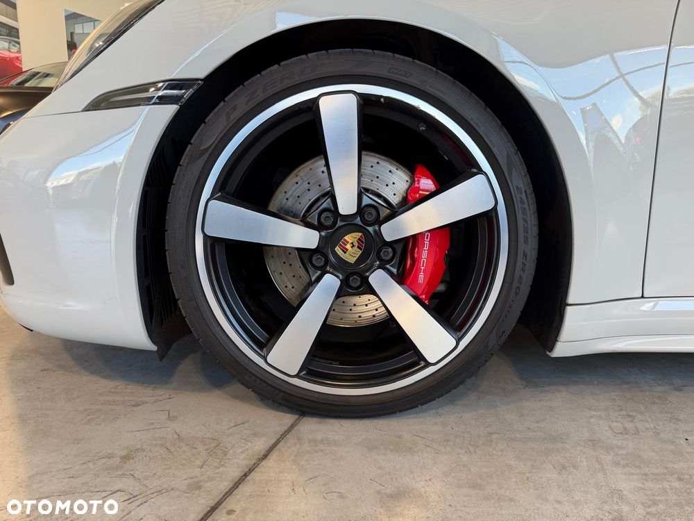 Porsche 911 Carrera 4S - 31