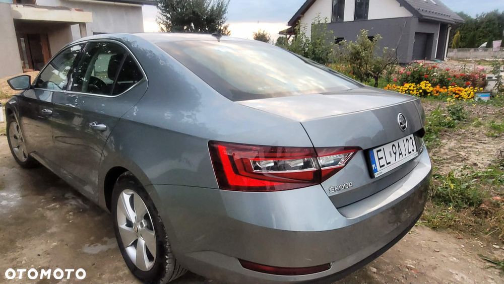 Skoda Superb 2.0 TDI Ambition - 4