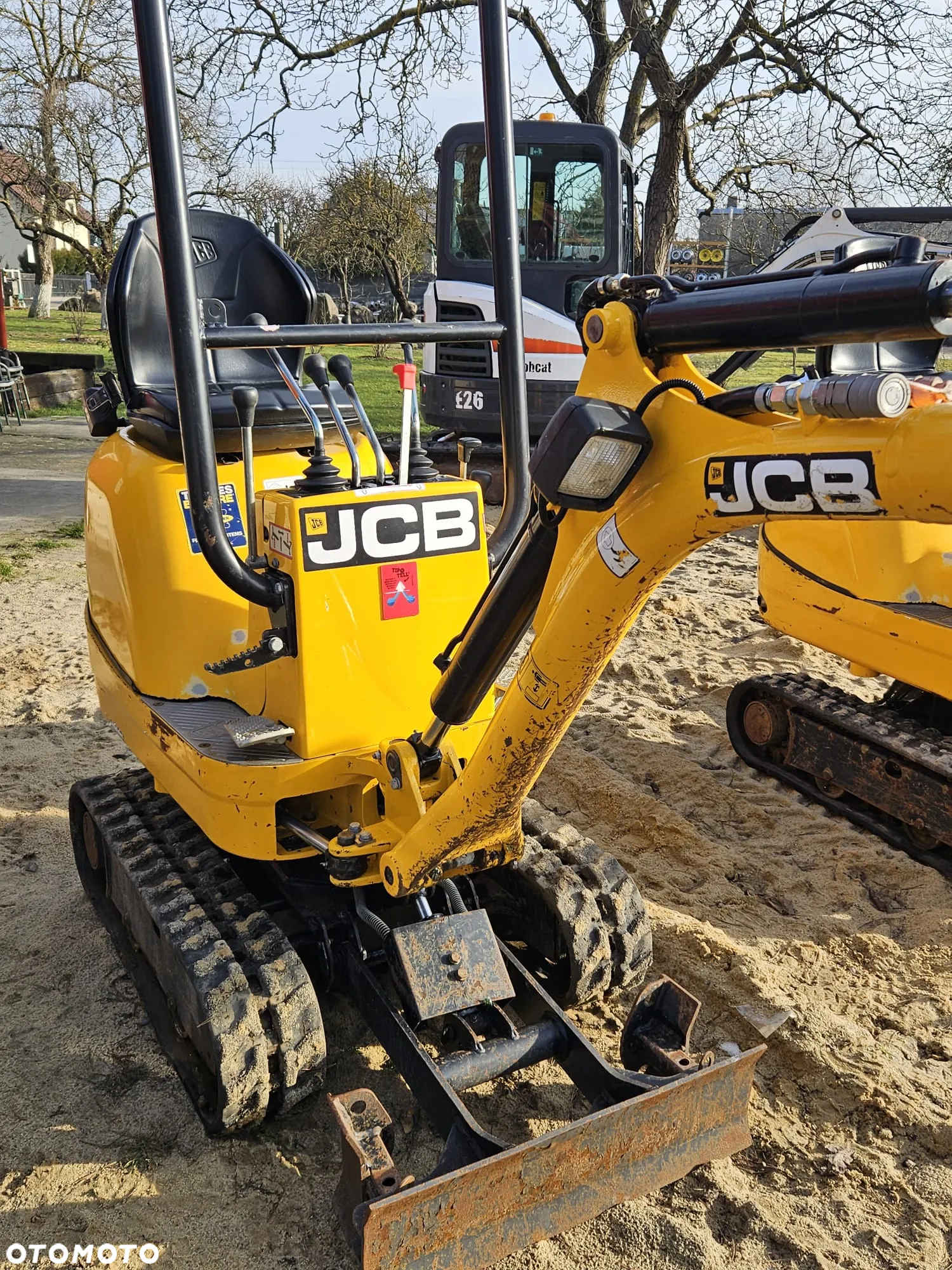 JCB 8008 - 13