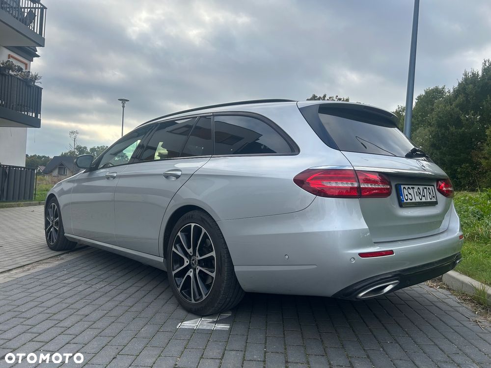 Mercedes-Benz Klasa E 220 d T 9G-TRONIC - 6