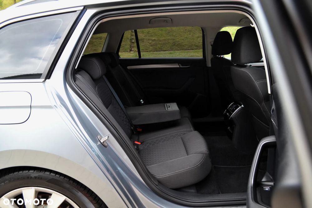 Skoda Superb 2.0 TDI Sportline DSG - 12