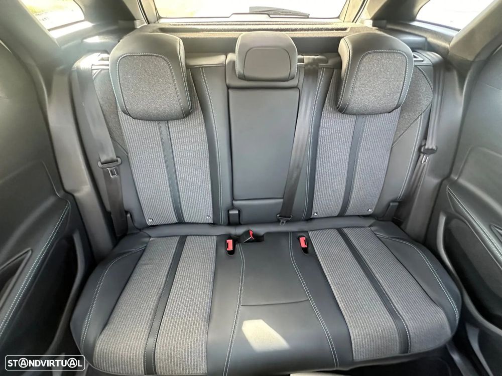 Peugeot 3008 1.6 Hybrid Allure e-EAT8 - 27