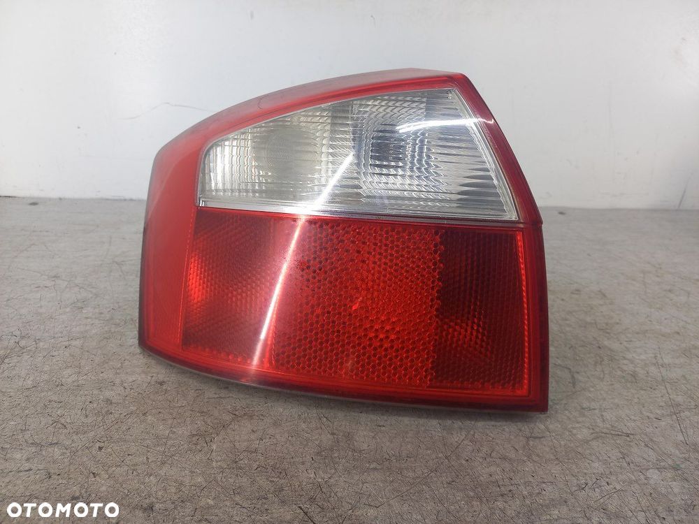 LAMPA TYLNA LEWA AUDI A4 B6 153929 HELLA SEDAN - 1