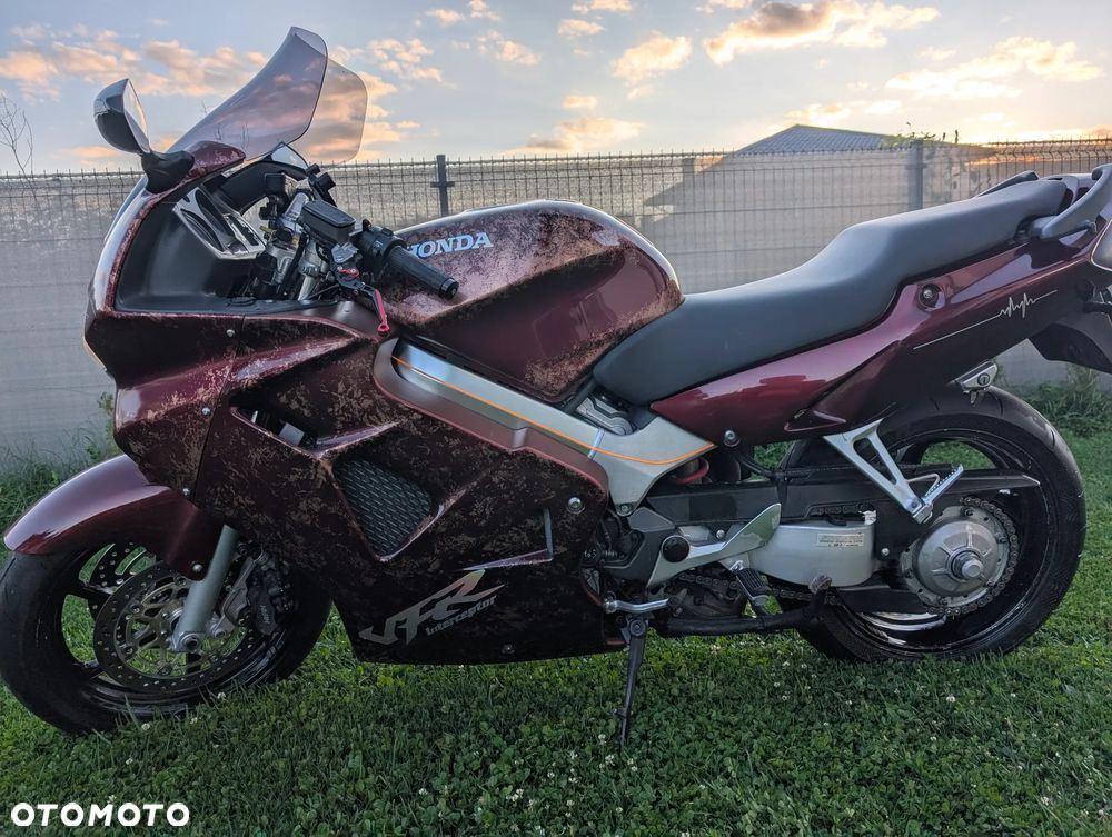 Honda VFR - 13