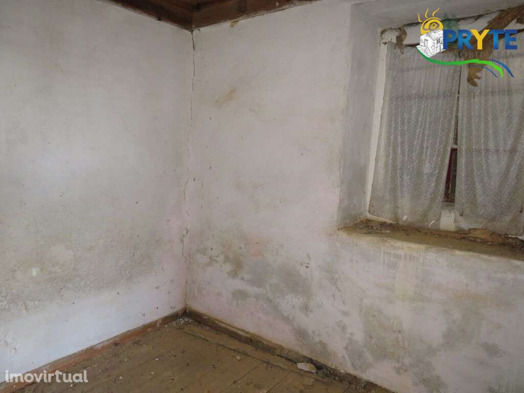 Pequena quinta com moradia a necessitar de obras - Grande imagem: 3/60