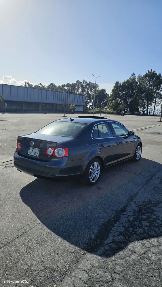 VW Jetta 1.9 TDi BlueM. Confortline - 5