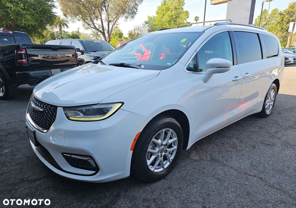 Chrysler Pacifica - 2