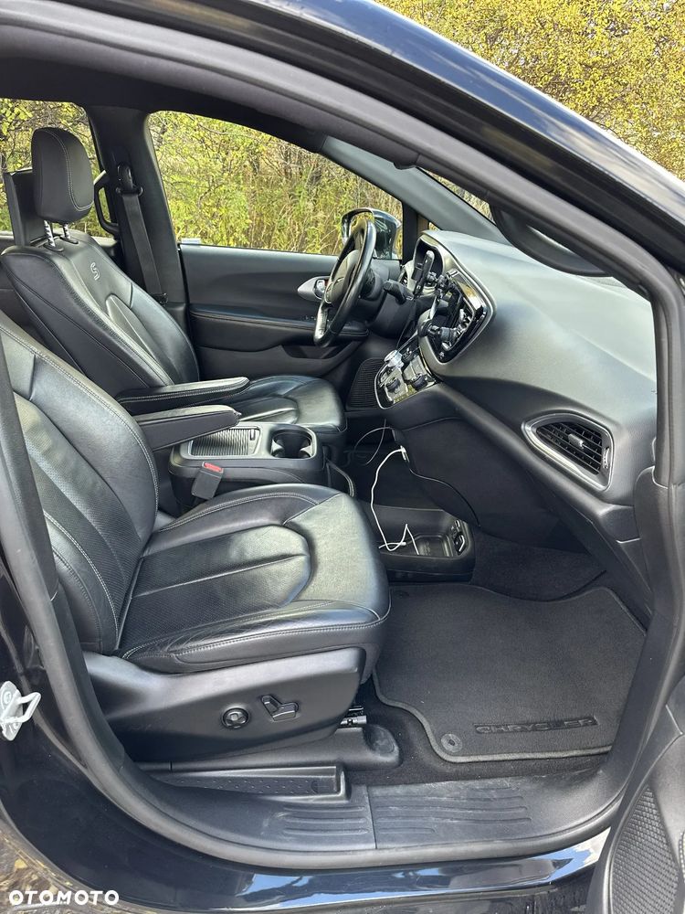 Chrysler Pacifica - 12