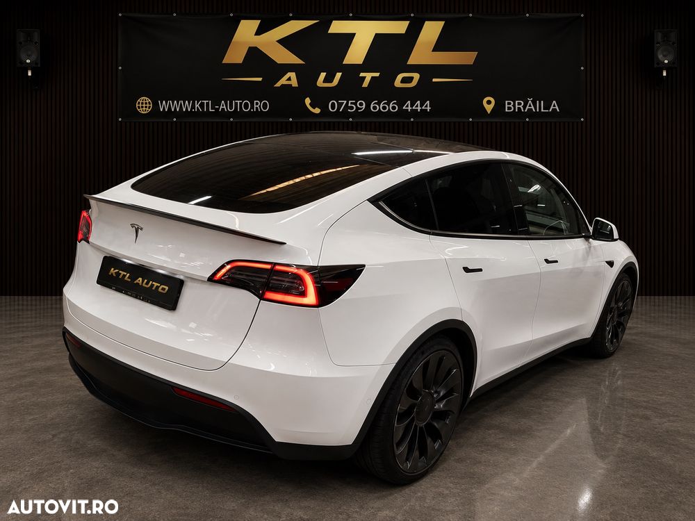 Tesla Model Y - 4