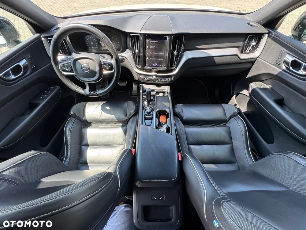 Volvo XC 60 B5 D AWD R-Design - 9