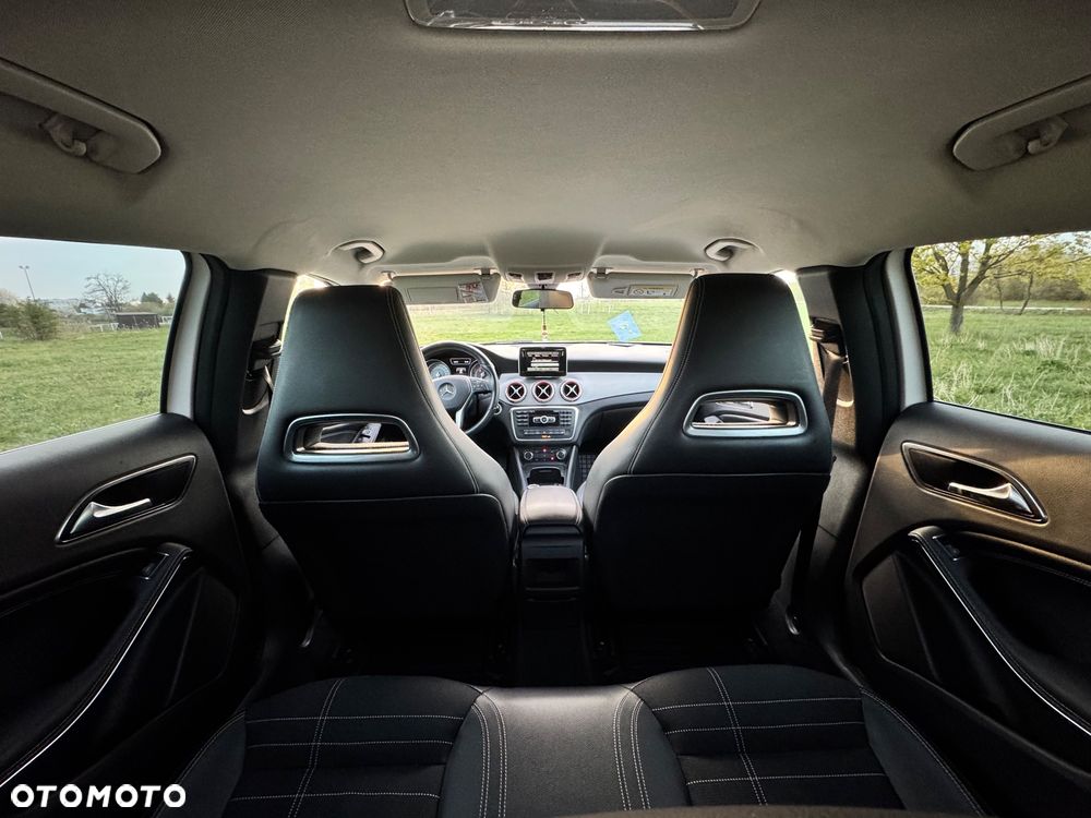 Mercedes-Benz GLA 200 7G-DCT SCORE - 24