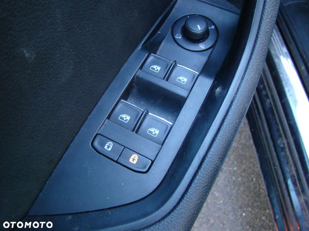 Skoda Superb 1.6 TDI DSG Ambition - 19