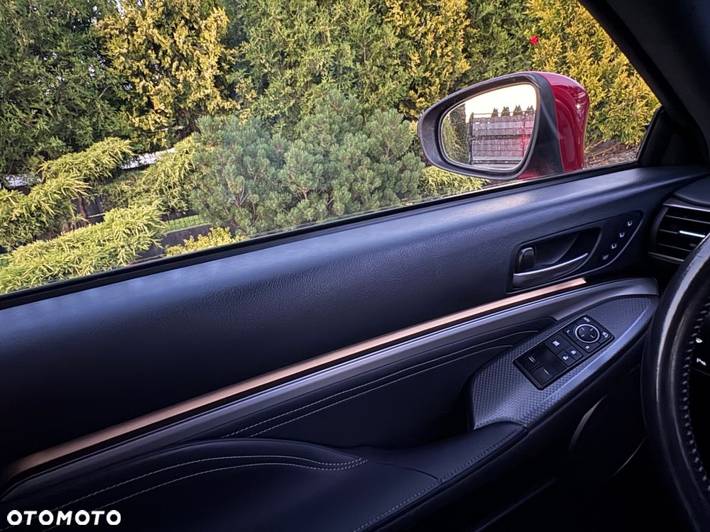Lexus RC 200t / 300 F Sport - 33