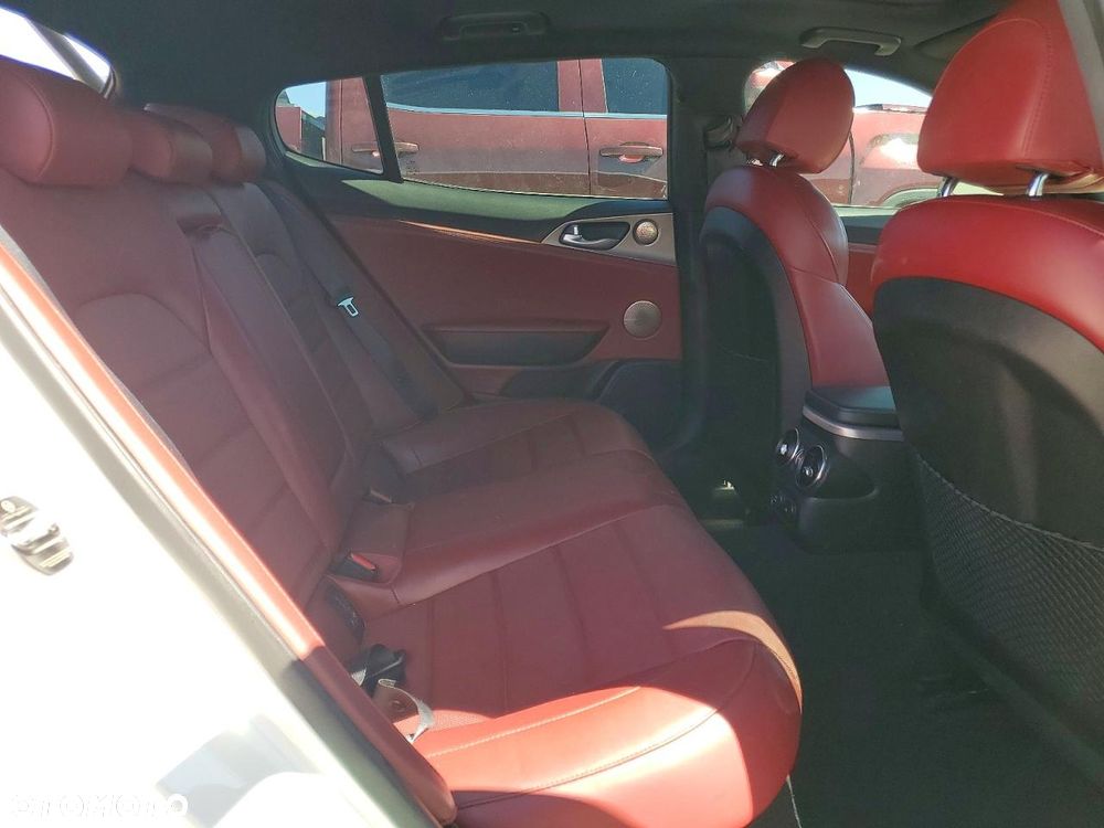 Kia Stinger 3.3 T-GDI AWD GT - 12