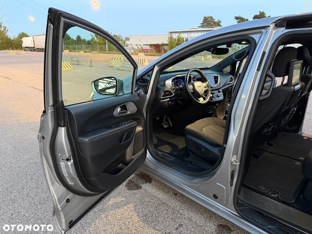 Chrysler Pacifica - 23