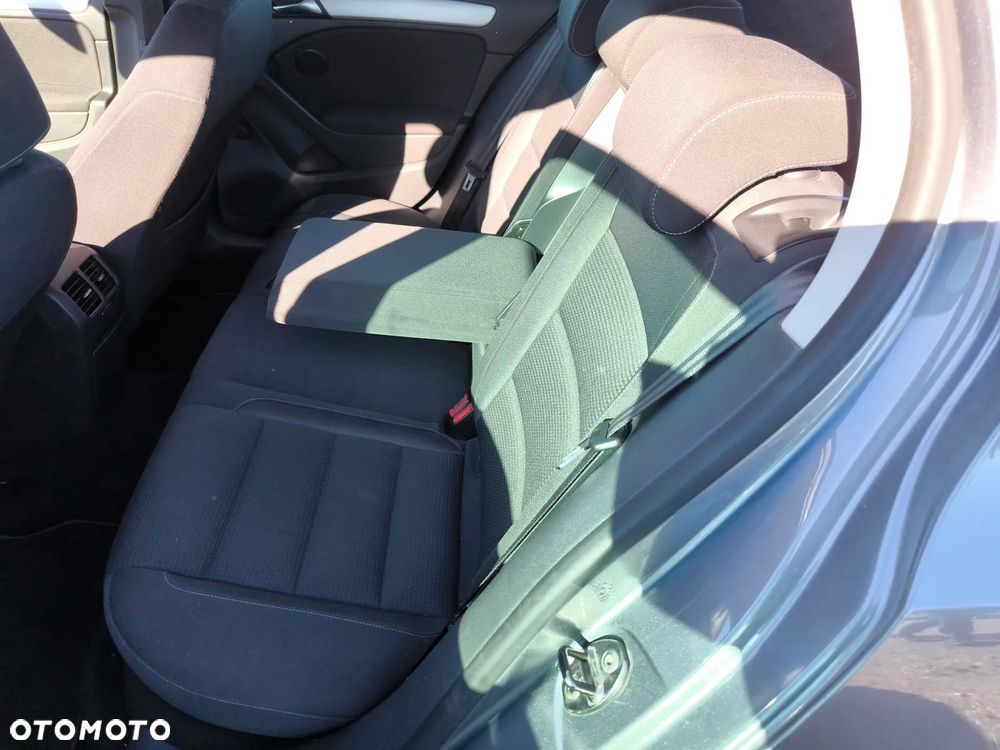 Volkswagen Golf - 6