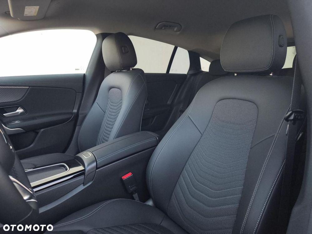 Mercedes-Benz CLA - 12