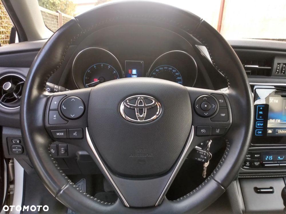 Toyota Auris 1.6 Premium - 6