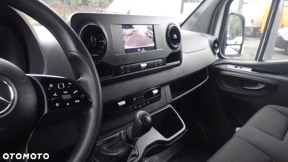 Mercedes-Benz Sprinter - 11