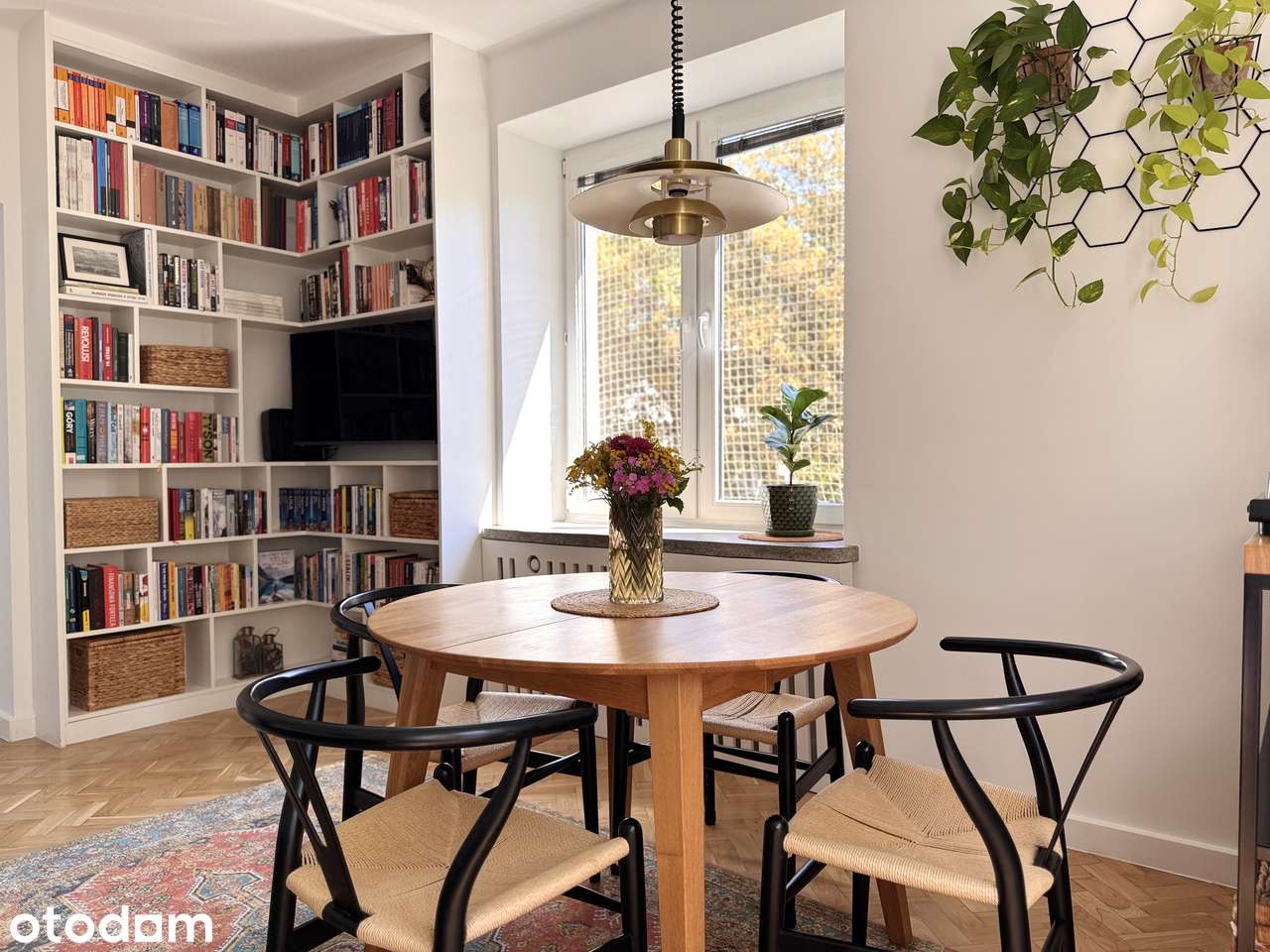 2 pokoje na Ochocie – 56 m², balkon, zieleń za oknem | bez prowizji