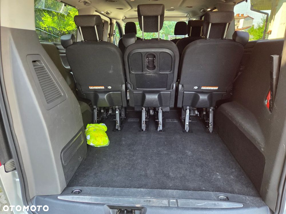 Ford Tourneo Custom - 11