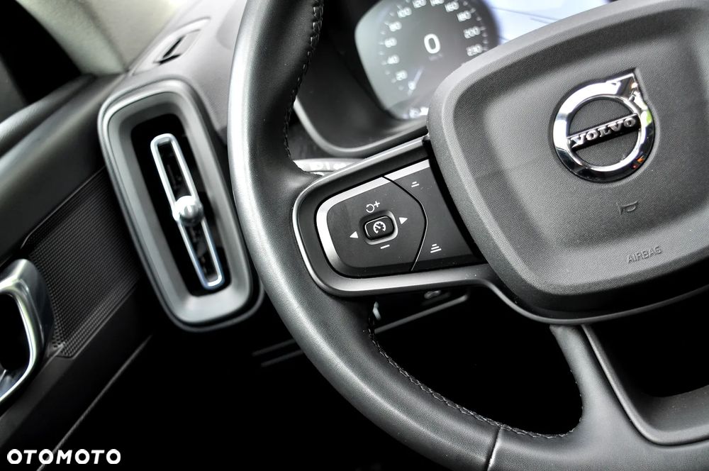 Volvo XC 40 T2 Momentum Pro - 24