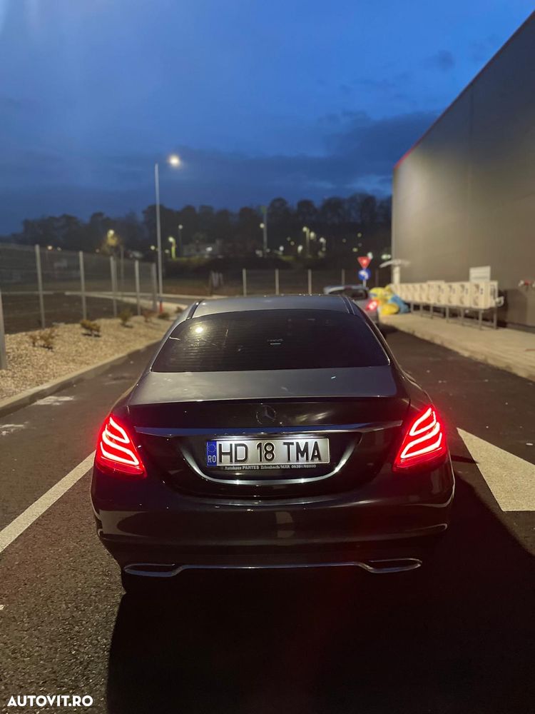 Mercedes-Benz C - 12