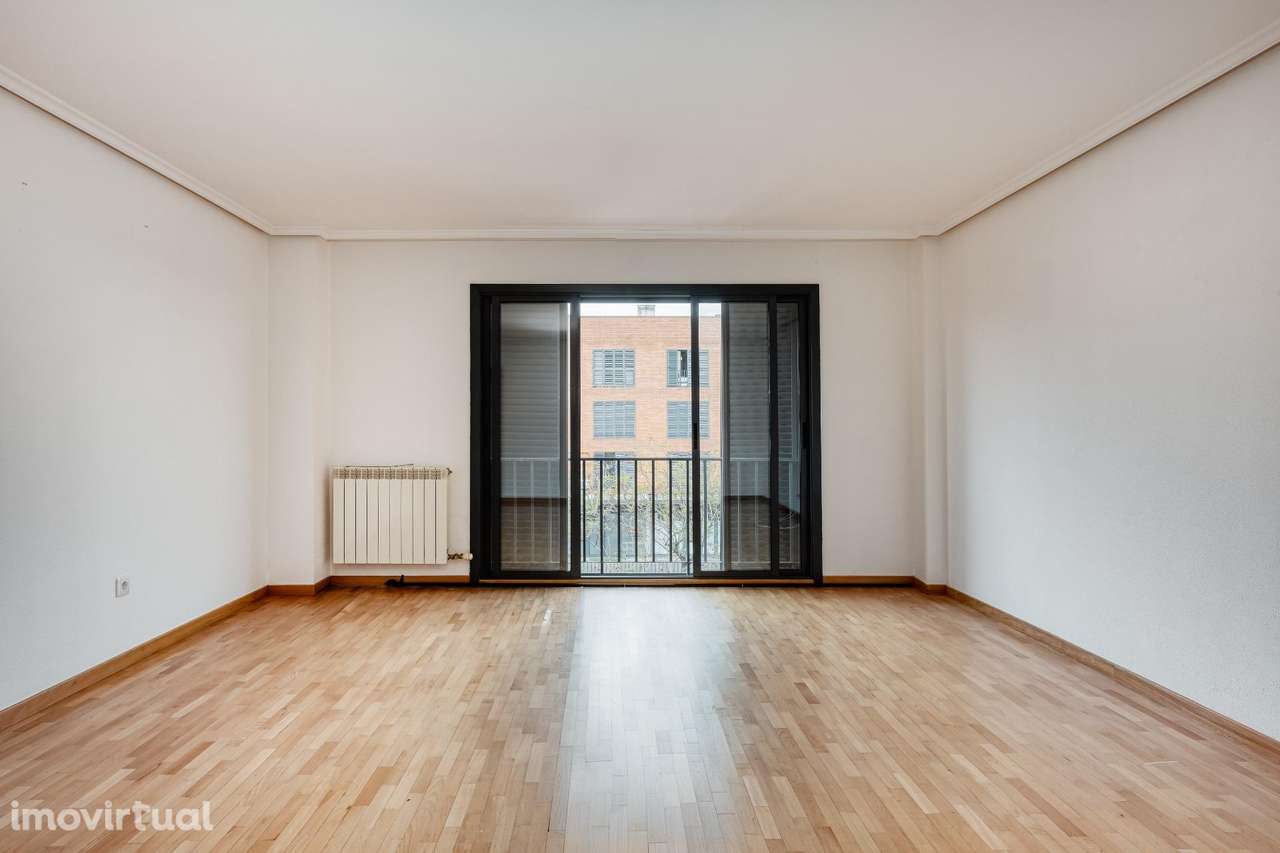 Apartamento T2 na Quinta da Fonte da Prata, Moita | Arrecadação... - Grande imagem: 3/23