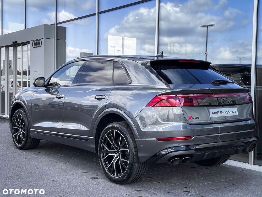 Audi SQ8 - 8