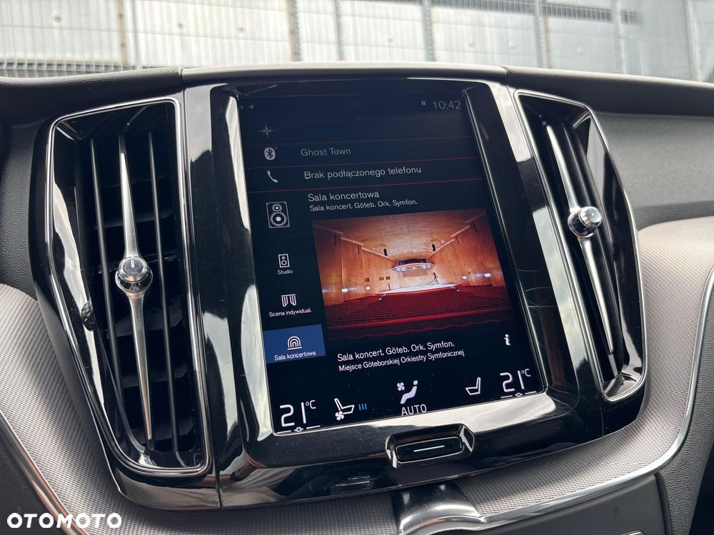 Volvo XC 60 T8 AWD Plug-In Hybrid R-Design - 34
