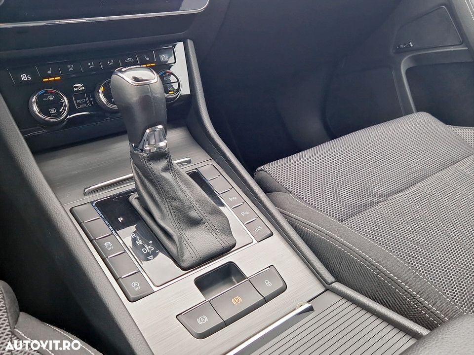 Skoda Superb Combi 2.0 TDI 4x4 DSG Premium Edition - 20