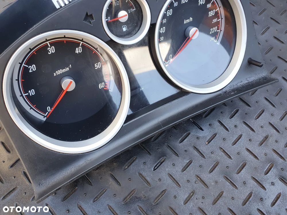 OPEL ZAFIRA B 1.9 CDTI LICZNIK 13225964 YW WERSJA EUROPEJSKA - 2