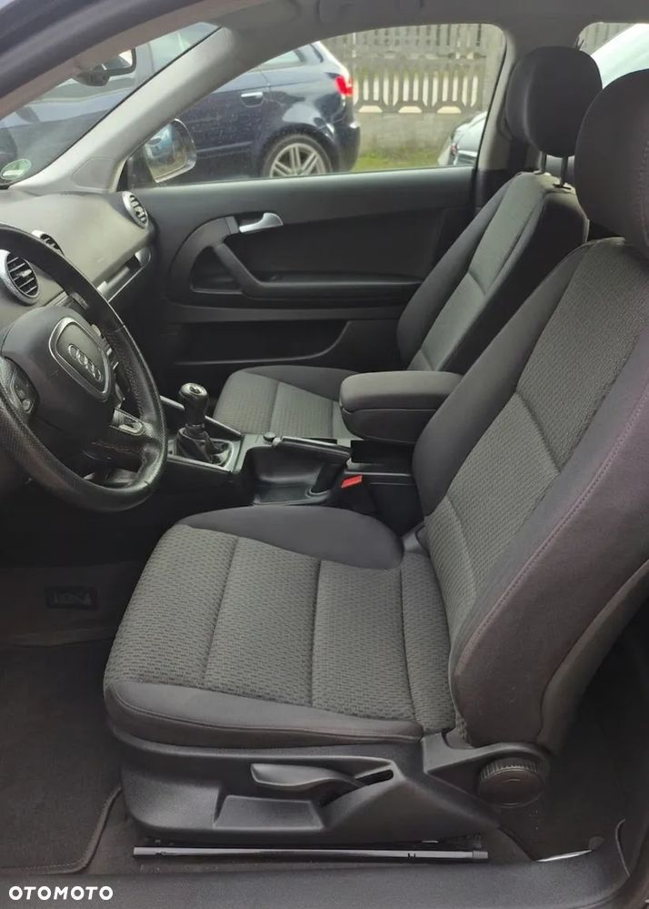 Audi A3 3-drzwiowe 1.6 Attraction - 9