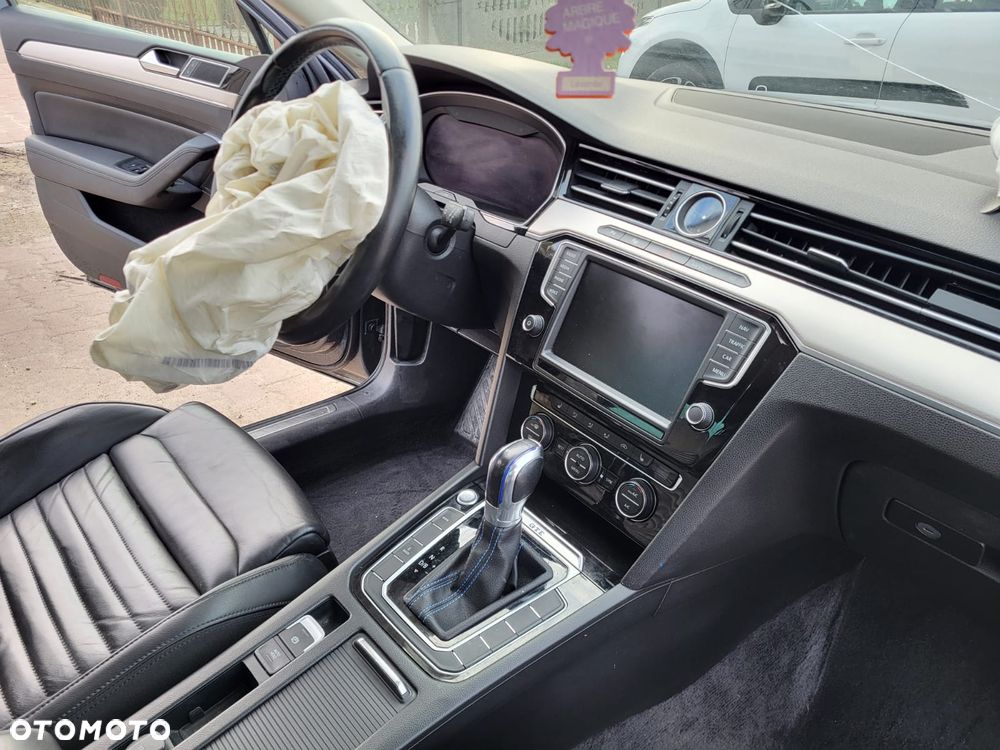 Volkswagen Passat - 34