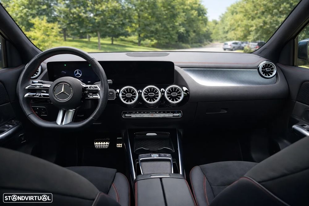 Mercedes-Benz EQA 300 4Matic AMG Line - 11