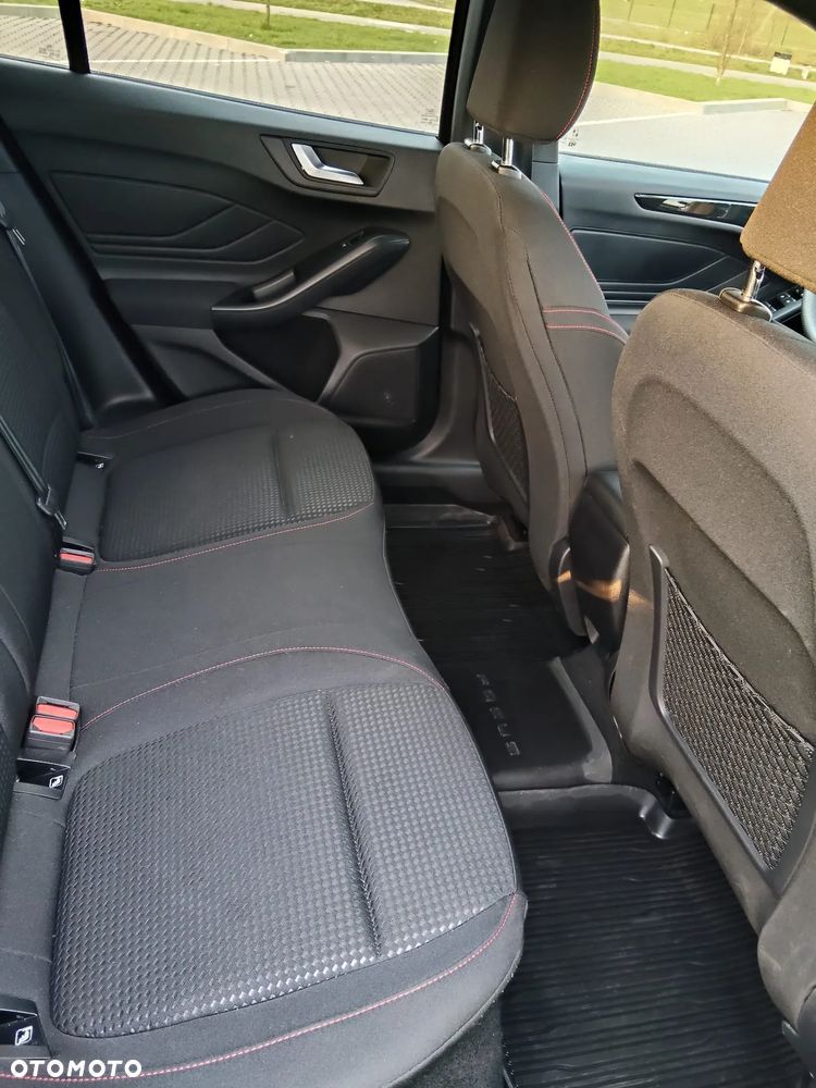 Ford Focus 1.0 EcoBoost Hybrid ST-LINE - 9