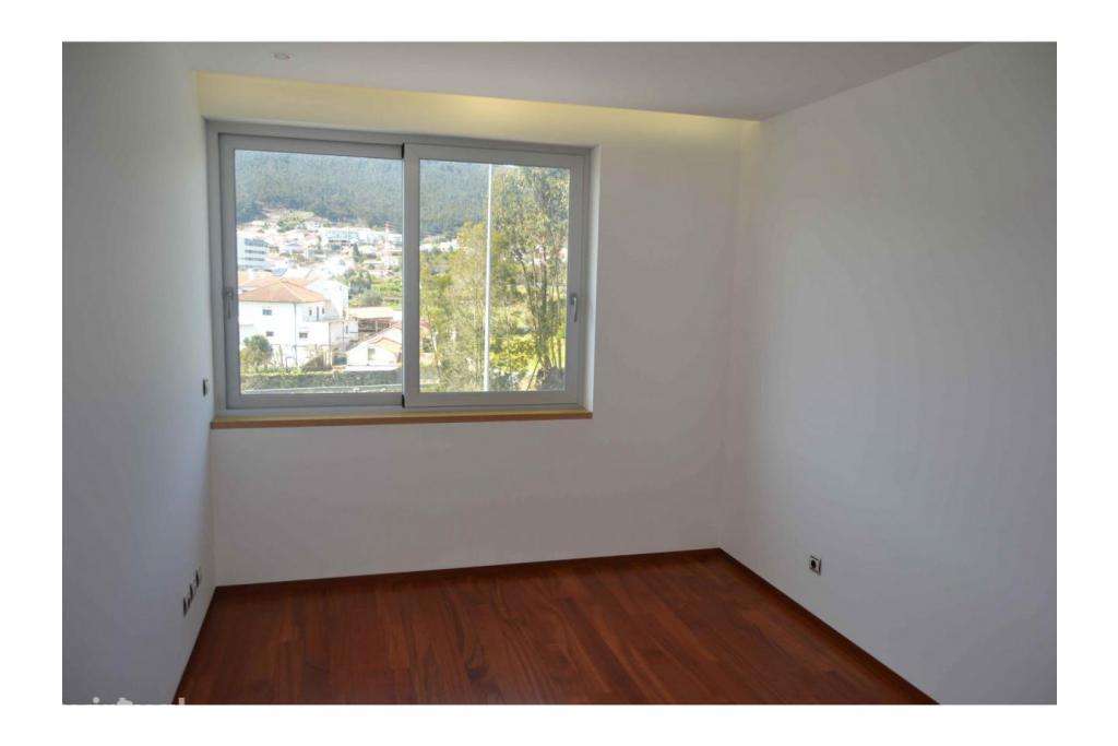 Apartamento T2 com Garagem Fechada na Meadela - Grande imagem: 3/12